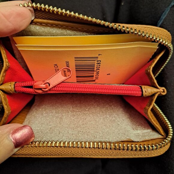 NWT Dooney & Bourke Large Zip Around Credit Card Case - Caramel - Picture 3 of 6